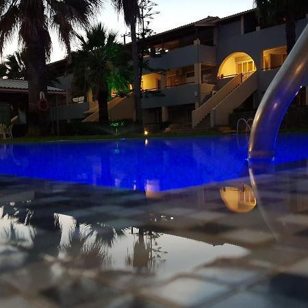 Asteraki Aparthotel Гувия Екстериор снимка