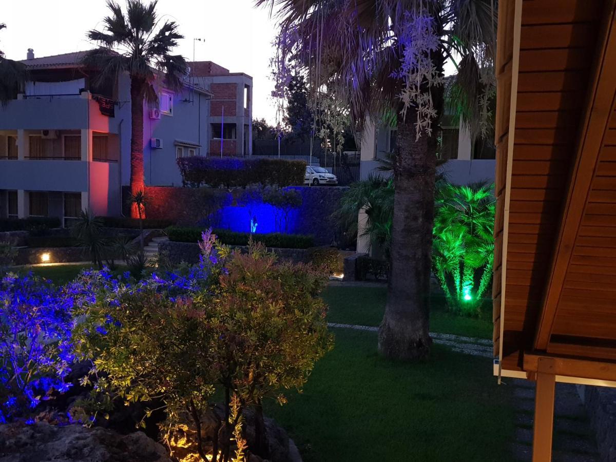 Asteraki Aparthotel Гувия Екстериор снимка
