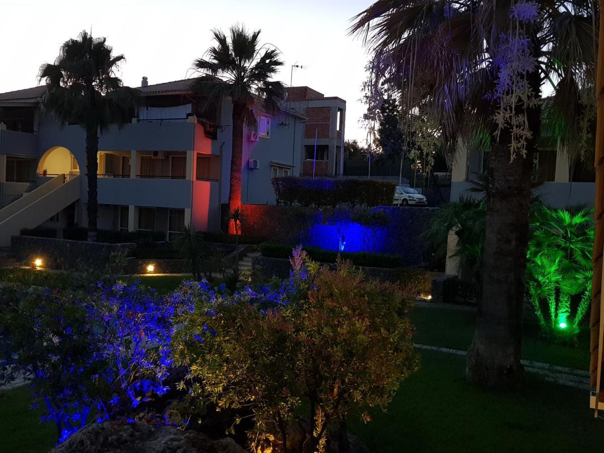 Asteraki Aparthotel Гувия Екстериор снимка