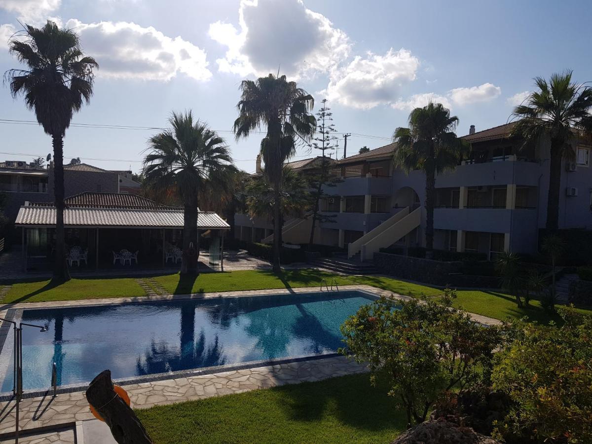 Asteraki Aparthotel Гувия Екстериор снимка