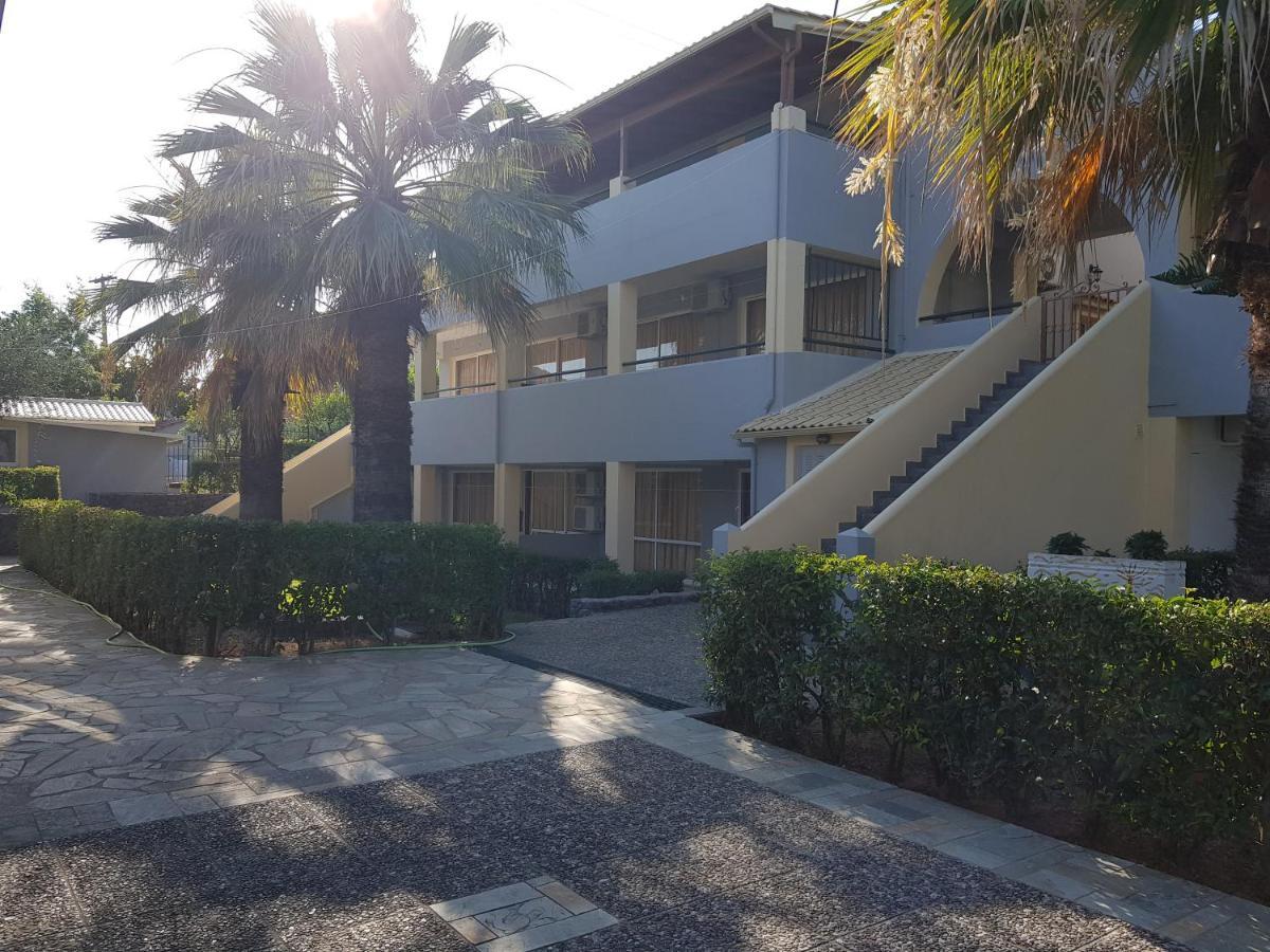 Asteraki Aparthotel Гувия Екстериор снимка