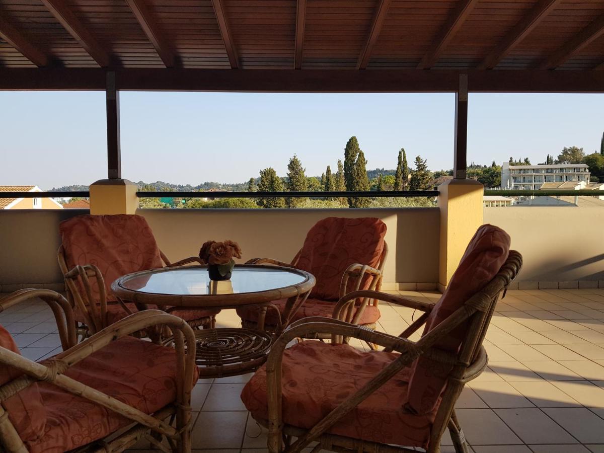 Asteraki Aparthotel Гувия Екстериор снимка