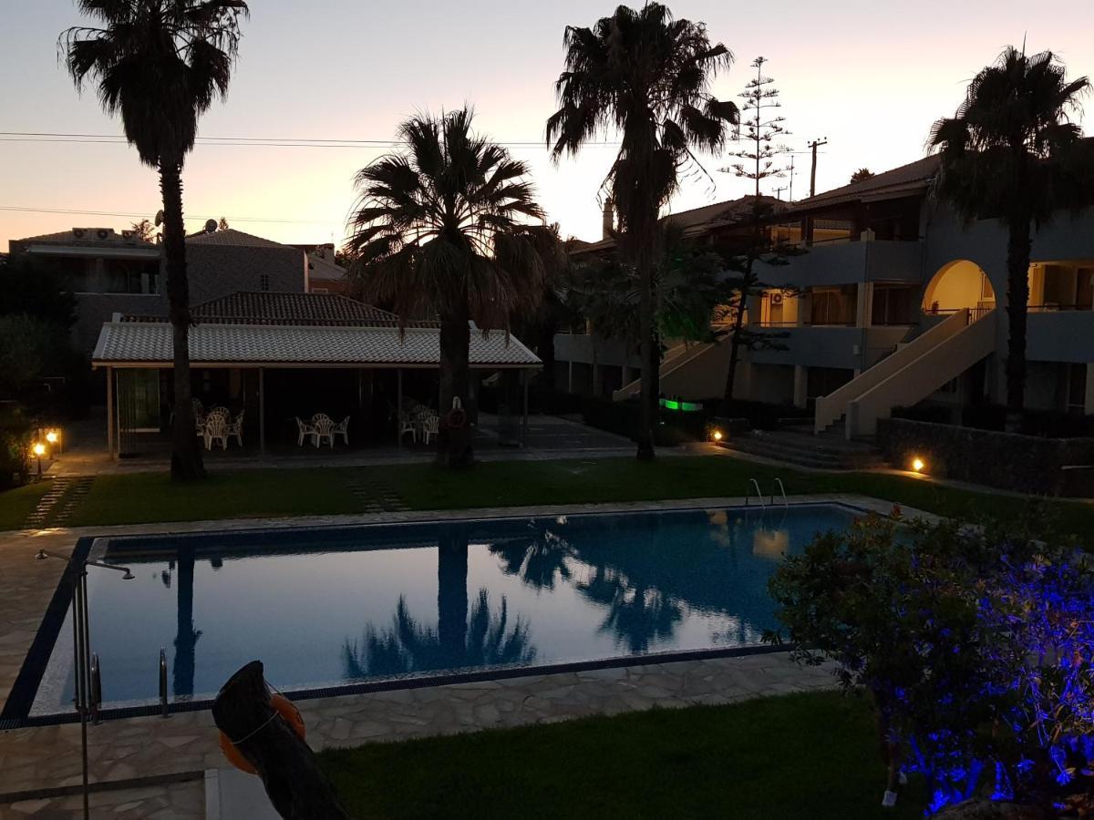 Asteraki Aparthotel Гувия Екстериор снимка
