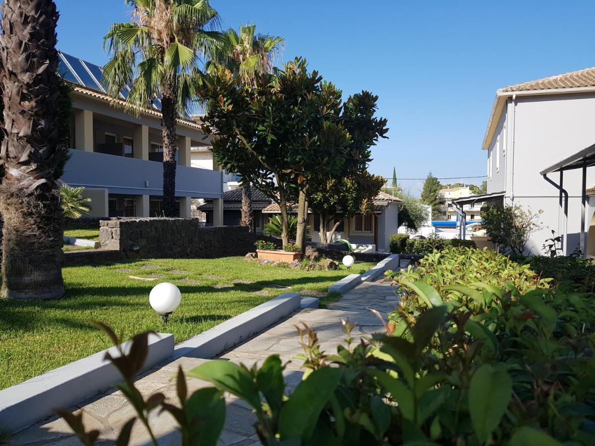 Asteraki Aparthotel Гувия Екстериор снимка