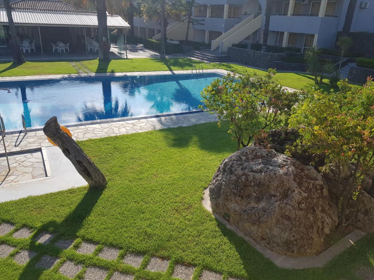 Asteraki Aparthotel Гувия Екстериор снимка