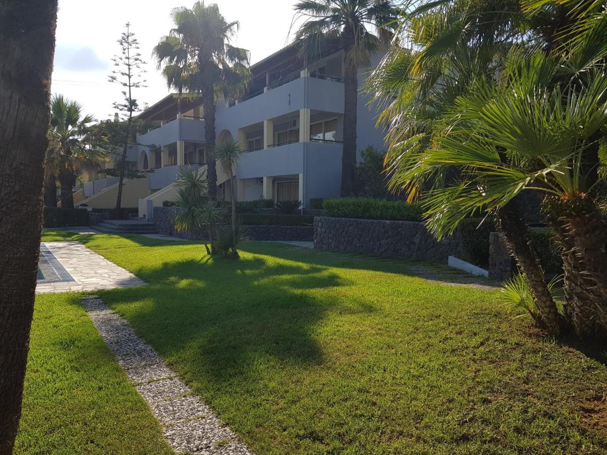 Asteraki Aparthotel Гувия Екстериор снимка